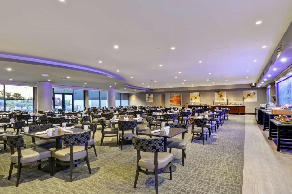 DoubleTree By Hilton Hotel Pleasanton At The Club image 26