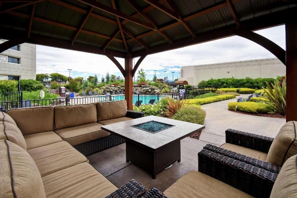 DoubleTree By Hilton Hotel Pleasanton At The Club image 7